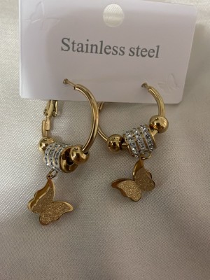 Kelebek Detaylı Taşlı Golden Küpe