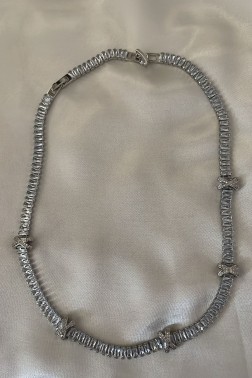 Sıralı Seri Taşlı Pırlanta Detaylı Kolye